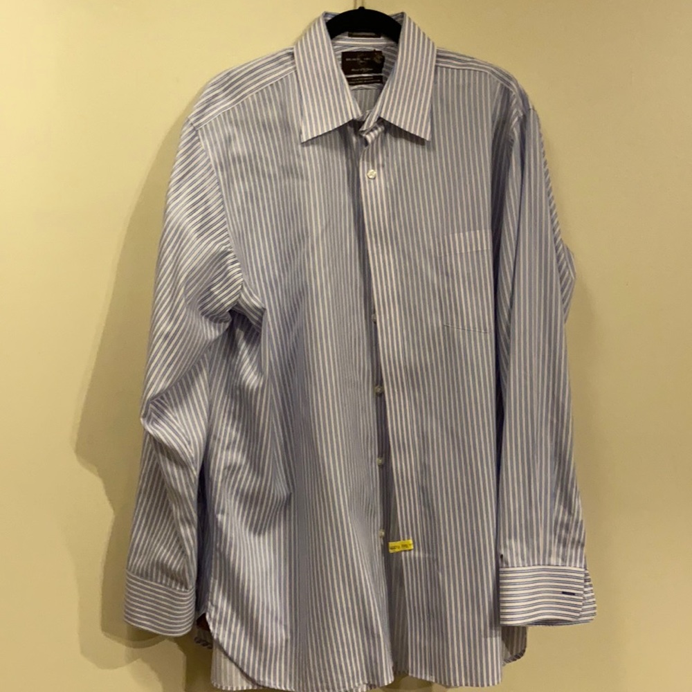 Classic fit striped dress shirt
